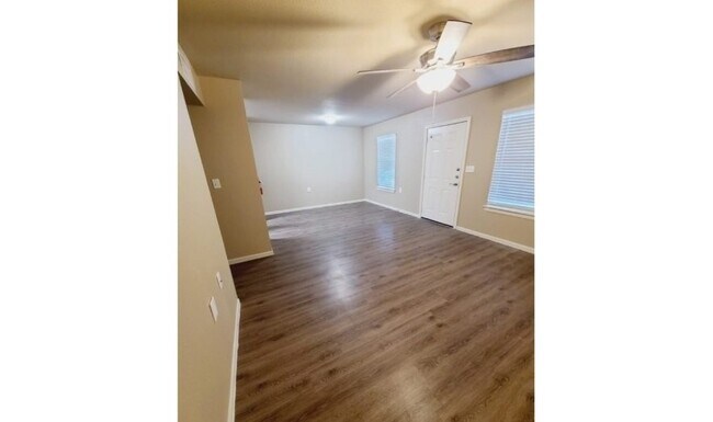 Photo - 602 W Commons St