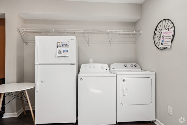 2BR, 2.5BA - 832SF - Kitchen