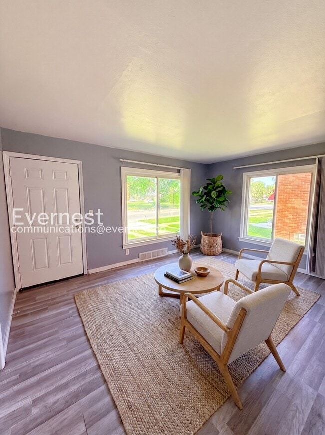 Photo - 2 Bed & 1 Bath Duplex in Detroit / Pet-Friendly / Section 8 Accepted / Available Now!