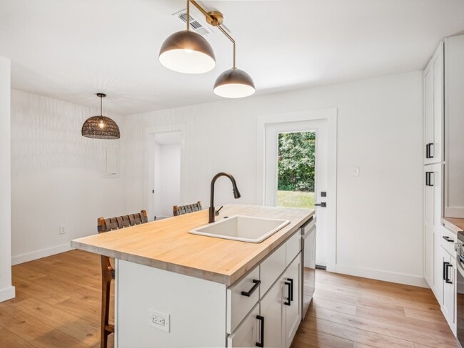 Photo - 310 Lilac Dr