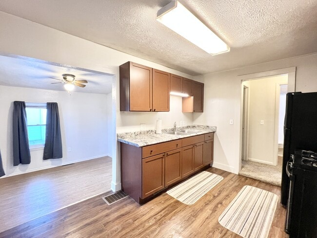 Photo - 319 N Walnut St