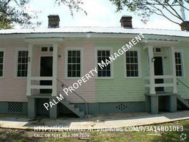 Building Photo - Historic Home with tons of historic featur...