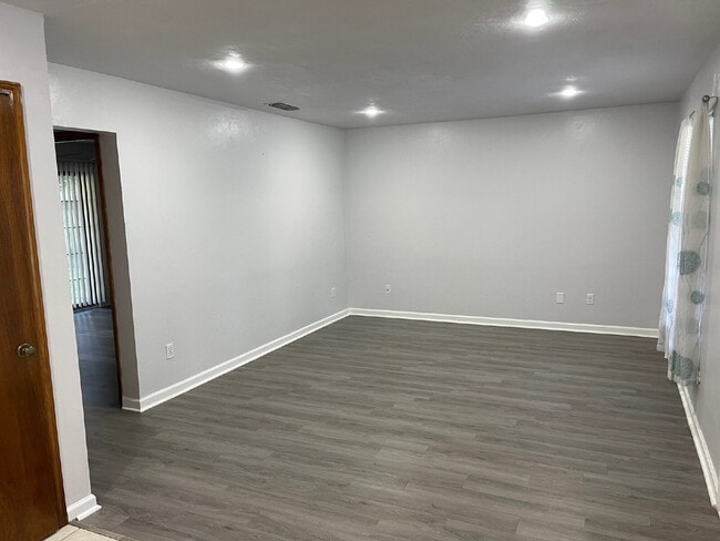 Photo - Beautiful 2 Bedroom 1 Bathroom in NW Tallahassee!