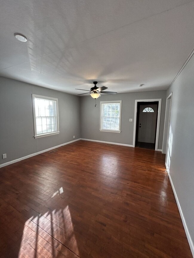 Photo - PRE-LEASING- AVAILABLE JULY 10TH - 3 Bedroom/2 Bathroom House