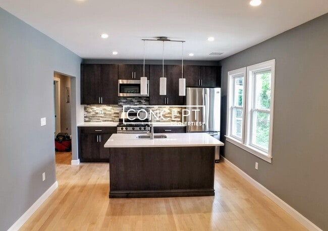 Building Photo - 31 Thornton St Unit 2B