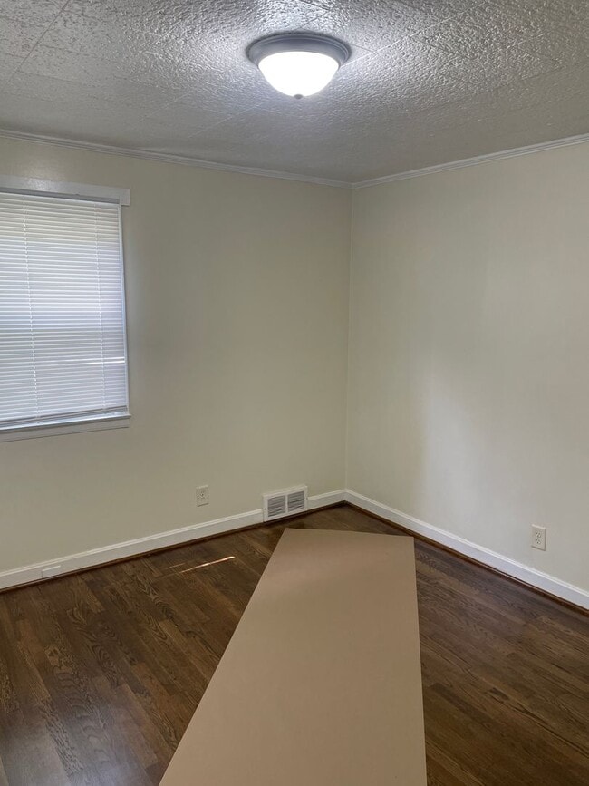 Photo - 847 Goldfloss St