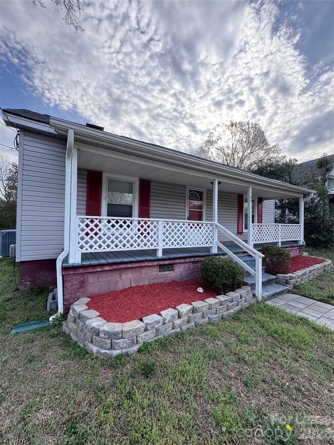 Photo - 65 White St SW