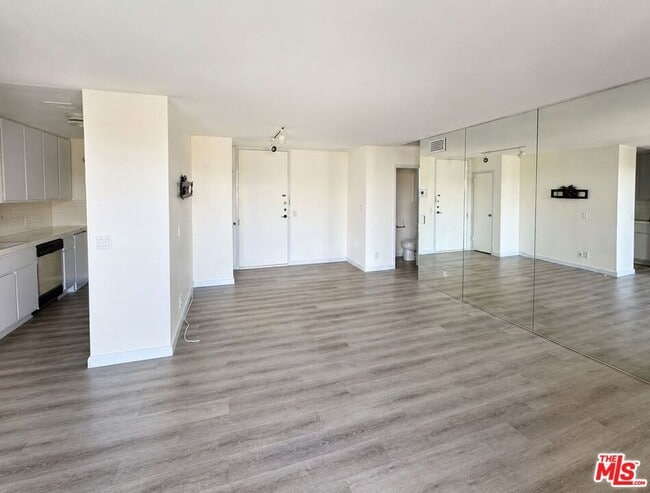 Photo - 100 S Doheny Dr Unit 815