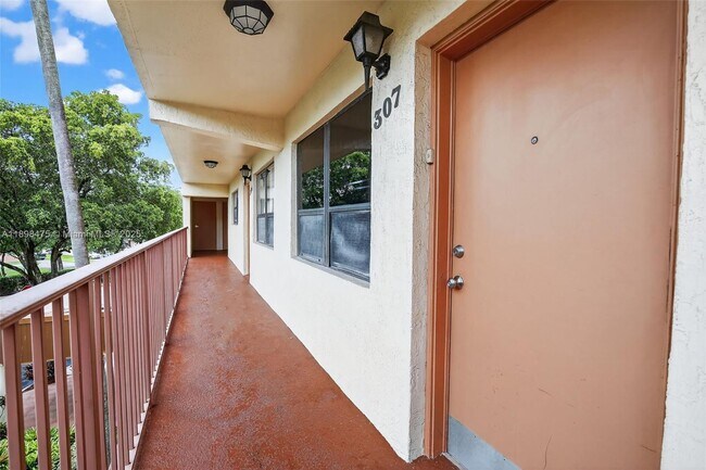 Photo - 7401 NW 16th St Unidad 307