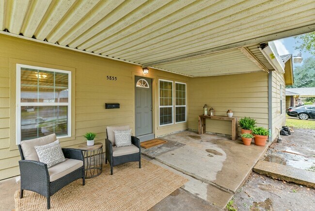 Photo - 5855 Beldart St