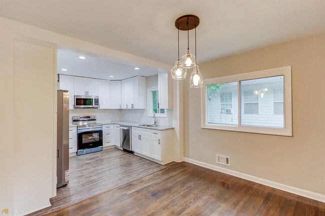 Photo - Room in House on Oldknow Dr NW