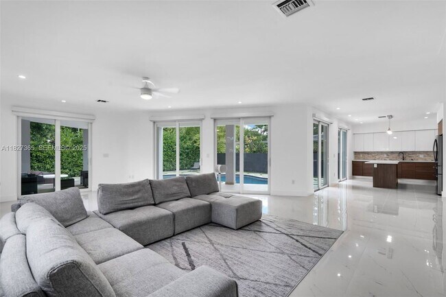 Photo - 2510 SW 2nd Ave