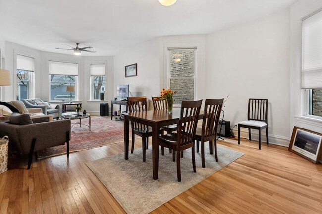 Photo - 3706 N Leavitt St Unit 2