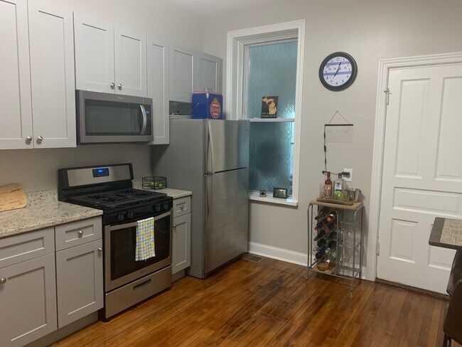 Photo - 827 W 33rd Pl Unit 1FB