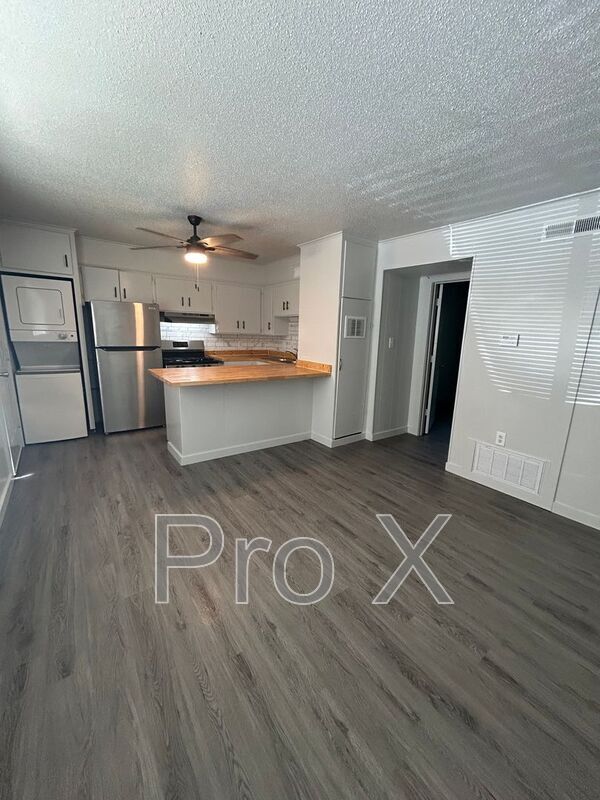 Photo - 969 W Holly St