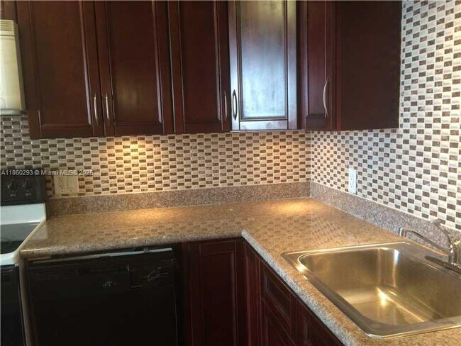 Photo - 2025 NE 164th St Unidad 901 Rental