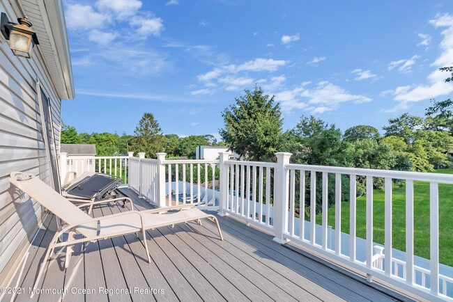 Photo - 45 Roslyn Ct House