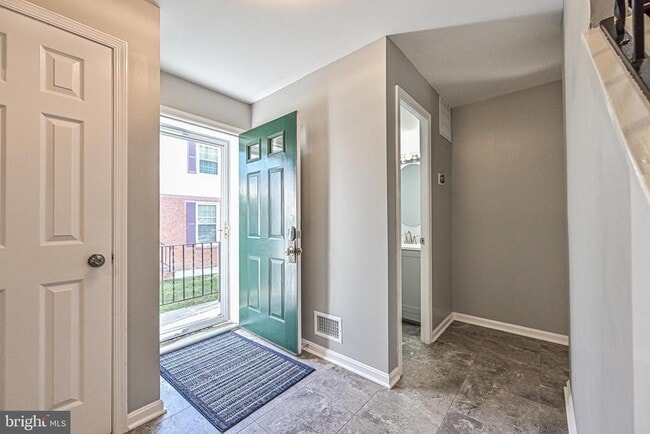 Photo - 7046 Leestone St