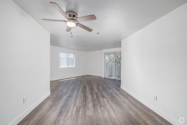 4BR, 2BA - 1,300SF - Living Room