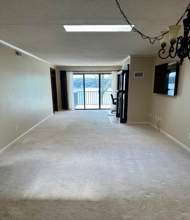 Photo - 4336 Lakeshore Ln Unit 304