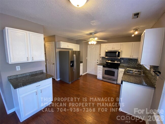 Photo - 1271 Midlake Ave