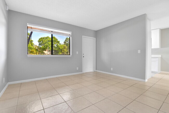Photo - 400 Nottingham Cir Unit D