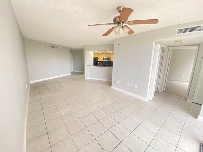 Photo - 7125 NW 186th St Unidad #B304