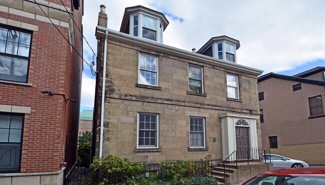 Photo - 1335 Hollis Street