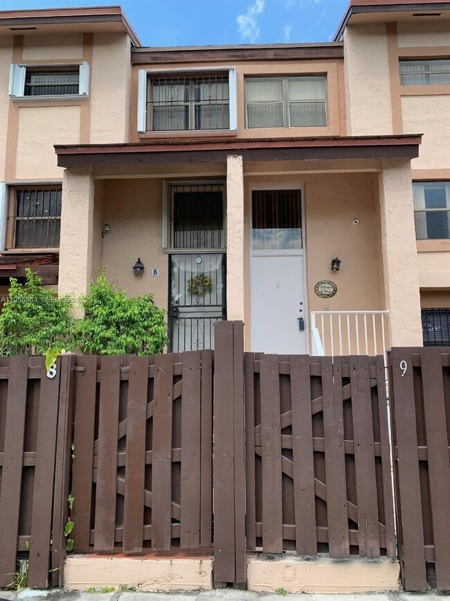 Building Photo - 425 W Park Dr Unit 9