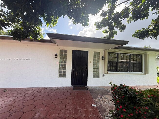Photo - 2650 SW 13th Ave