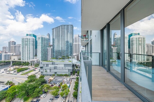 Photo - 88 SW 7th St