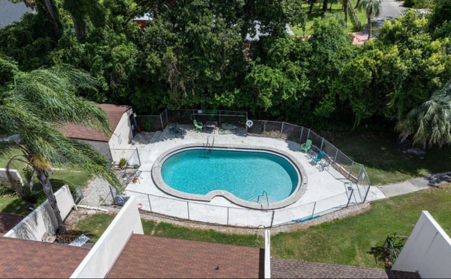 Photo - 168 SW Crescent St