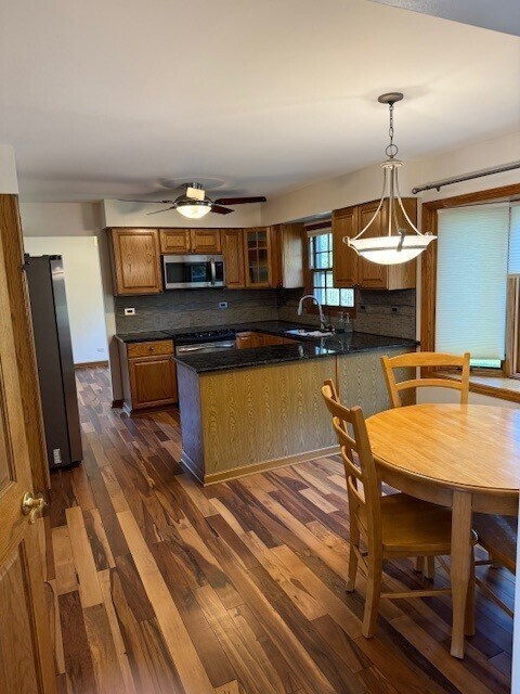 102 N Stauffer Dr