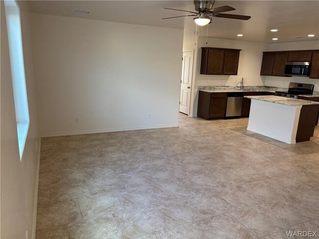 Photo - 981 Calumet Ave