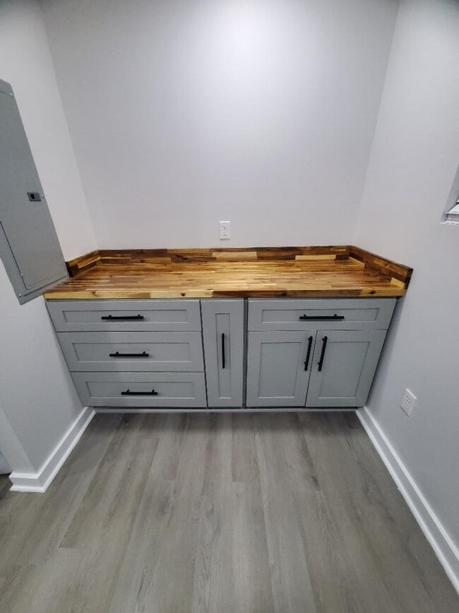 Photo - 290 Quick St