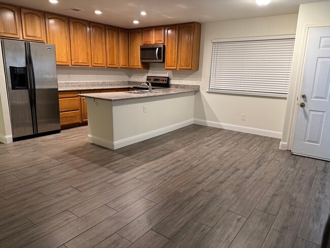 Building Photo - 4141 Apostolo Cir Unit 4