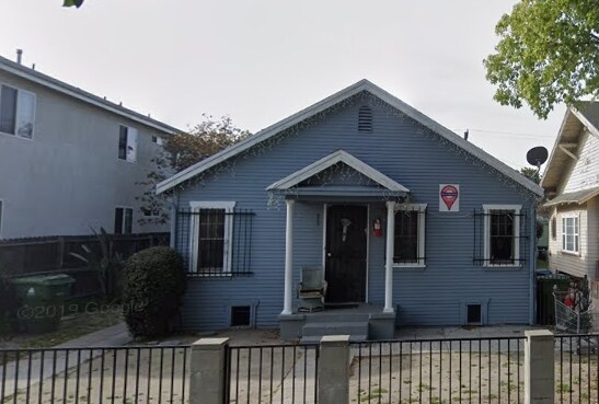 Photo - 212 E 62nd St