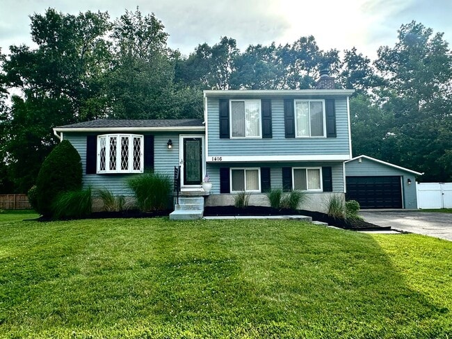 Building Photo - 1416 Hagen Rd Rental