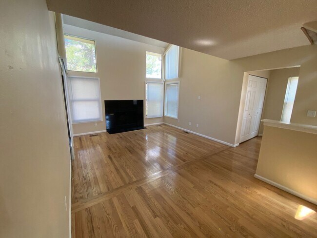 Photo - Beautiful 3 Bedroom 2 Bath Townhome Close to the Mountains!!