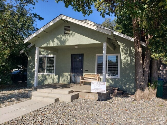 Building Photo - ROOMMATE ADDITION (1) -PLEASE CONTACT ISAB... Rental