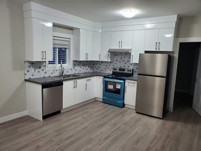 Building Photo - 865 Prairie Ave Unit 2