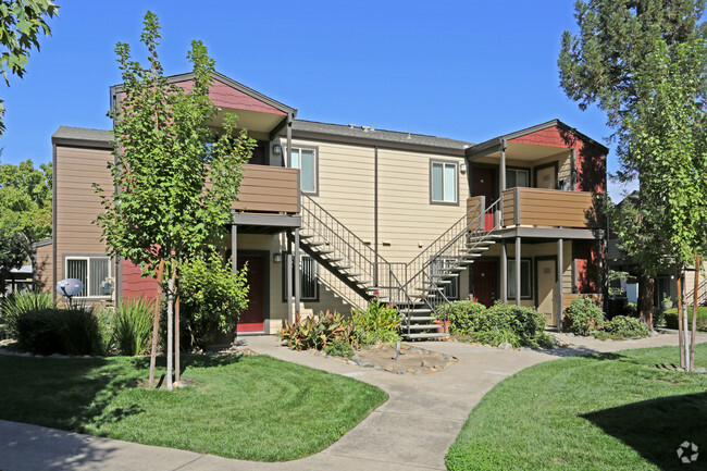 Building Photo - Woodglen at the Meadows Rental