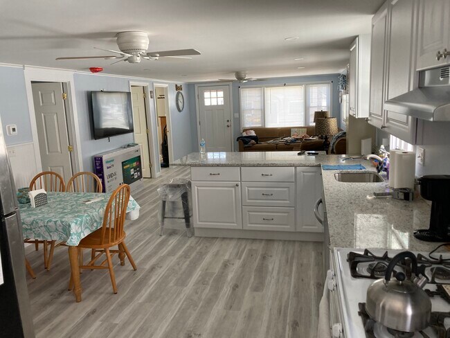 136 Franklin St Unidad Back