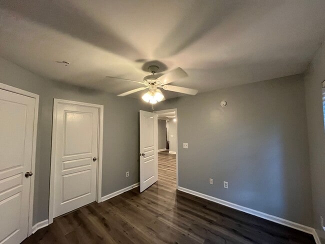 Building Photo - 3934 Cherokee Woods Way Unit 11-101 - B