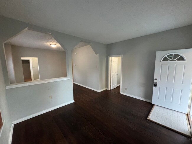 3-Bedroom, 1-Bathroom Home in South Bend –... - 3-Bedroom, 1-Bathroom Home in South Bend –...