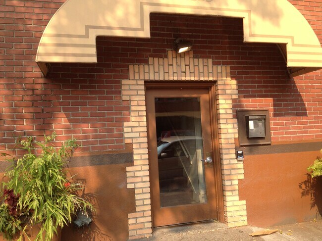 Photo - Yates Apartments