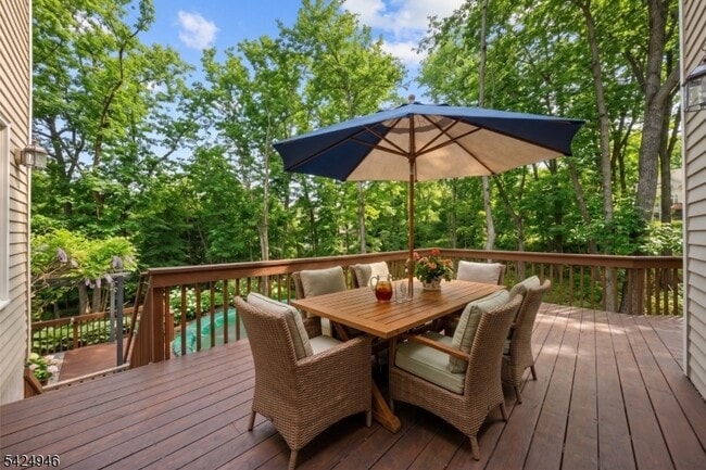 Photo - 11 Rosewood Ln