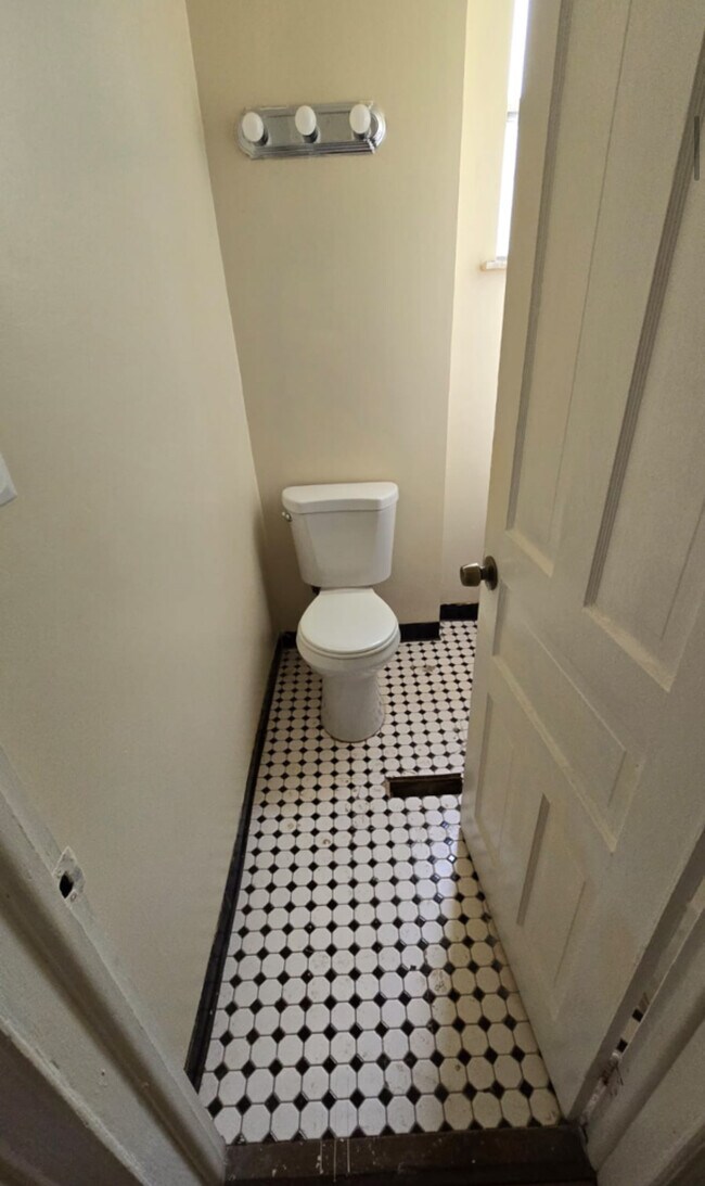 Photo - 1999 S Bonsall St