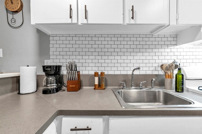 Building Photo - 1840 Richmond Ave. Unit 26