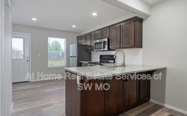 Photo - 633 N Turner